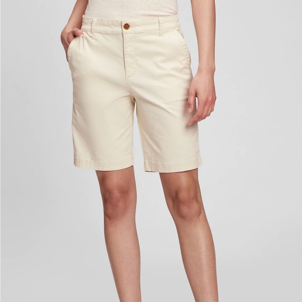 9 inch mid rise stretch Bermuda shorts!